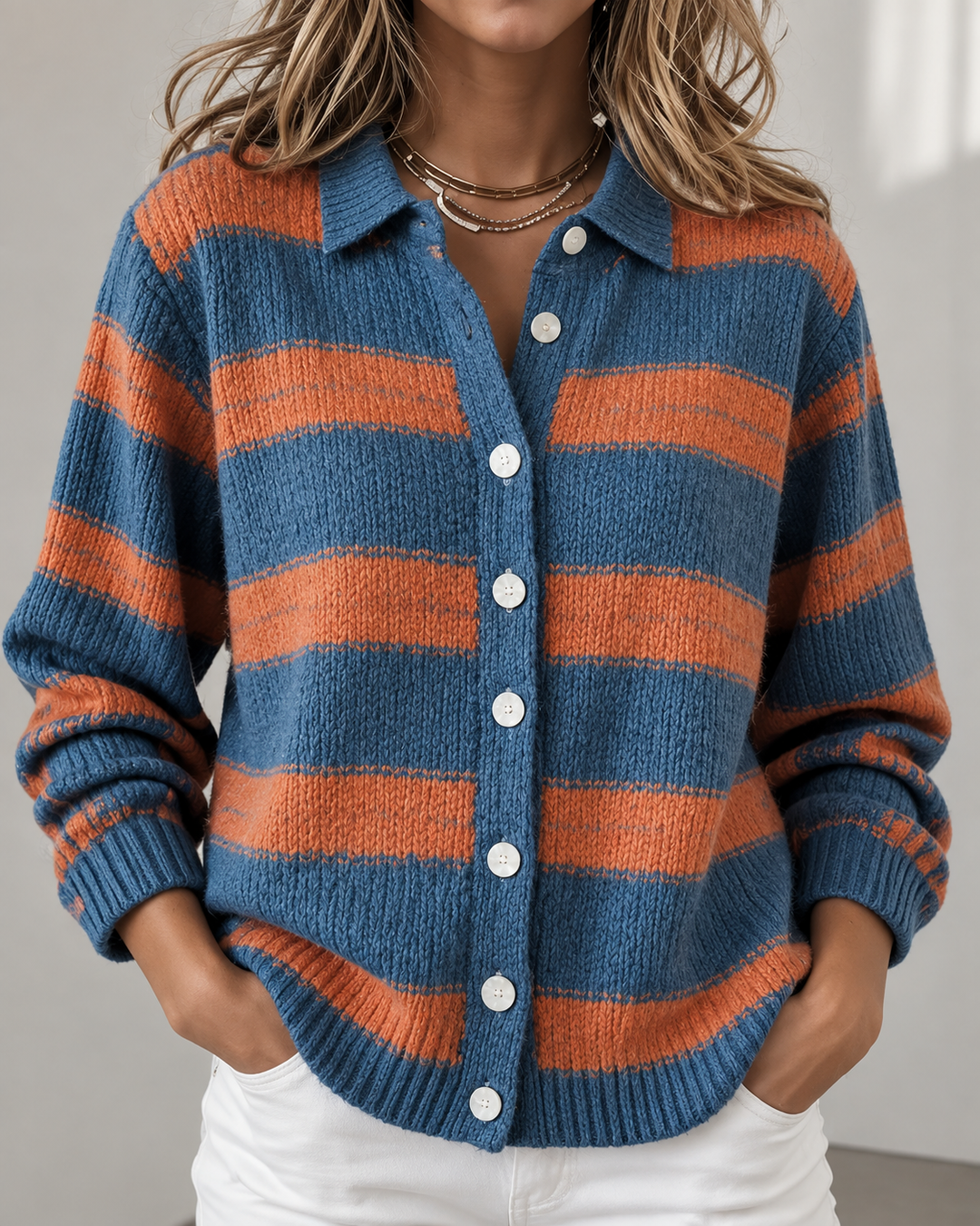 Blau-orange Damenstrickjacke mit Streifen