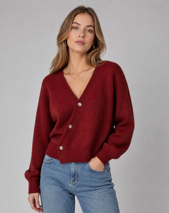 Damenpullover mit Wickeloptik und Kreuzknopf