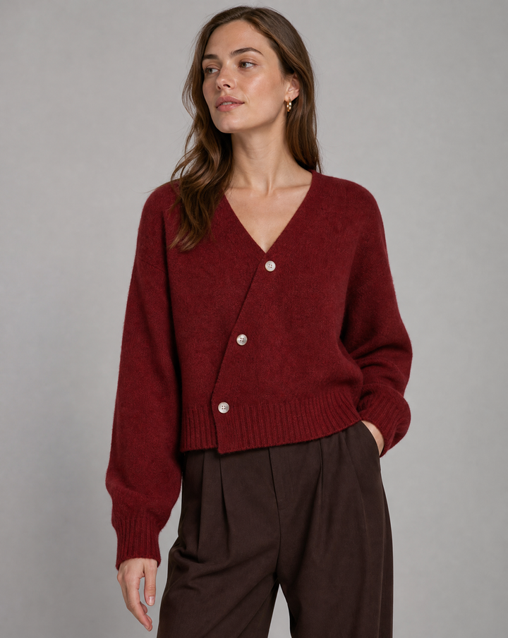 Damenpullover mit Wickeloptik und Kreuzknopf