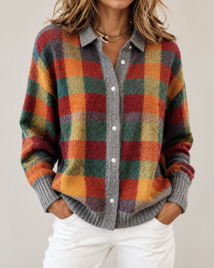 Mehrfarbige Damenstrickjacke im Karomuster