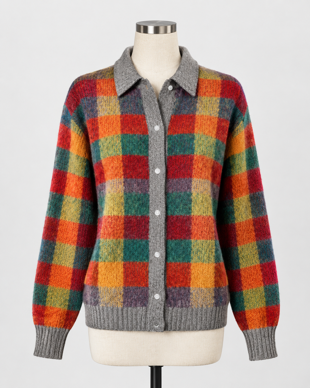 Mehrfarbige Damenstrickjacke im Karomuster
