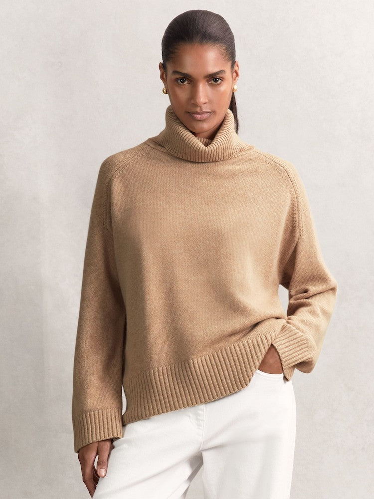 Damenrollkragenpullover in lockerer Form