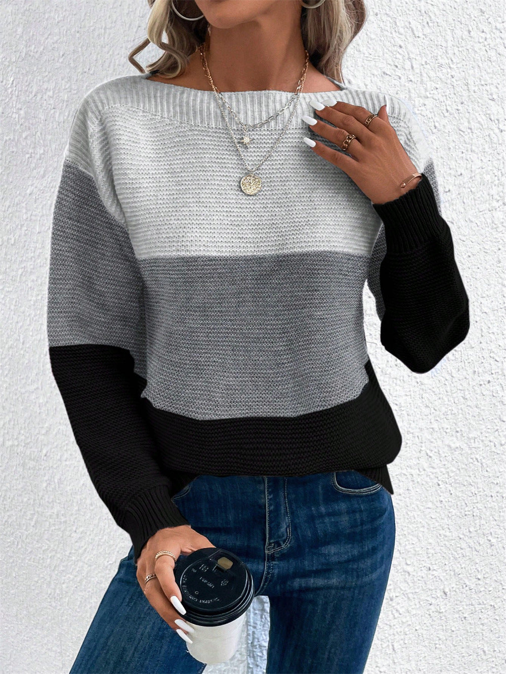 Schwarzer Strickpullover im Patchwork-Design