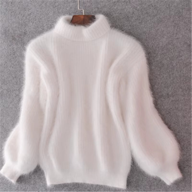 Flauschiger Damenpullover mit Hochkragen