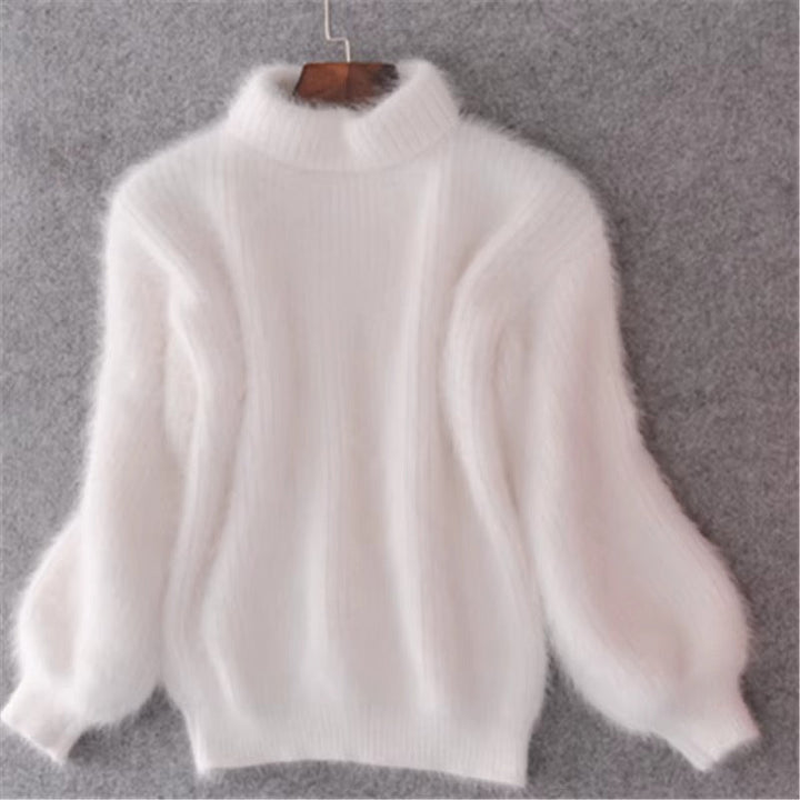 Flauschiger Damenpullover mit Hochkragen