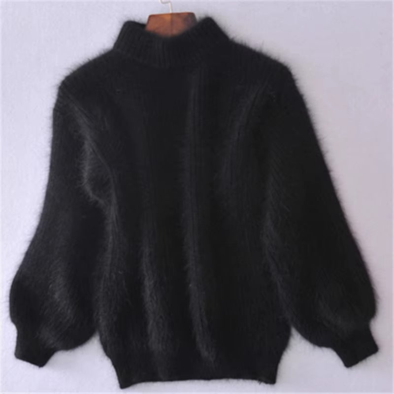Flauschiger Damenpullover mit Hochkragen